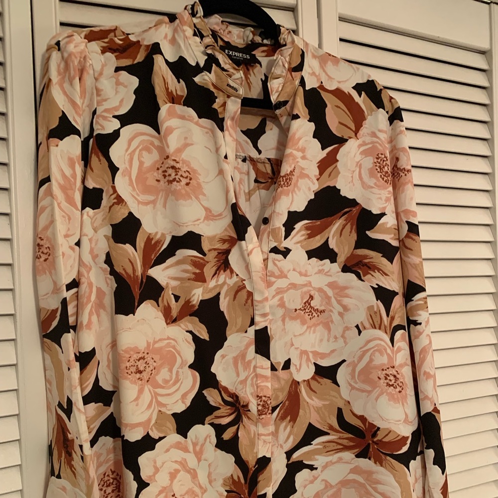 Never worn, no tags, express portofino. Perfect condition, working at home now.